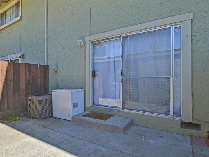 74 Meadowbrook Ave, Pittsburg, CA, 94565 Townhouse. Photo 31 of 32