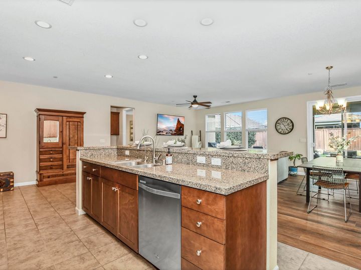 8275 Brookhaven Cir, Discovery Bay, CA | The Lakes. Photo 12 of 43