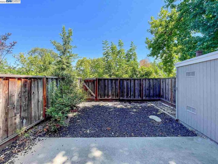 832 Royal Ann, Concord, CA, 94518 Townhouse. Photo 18 of 31