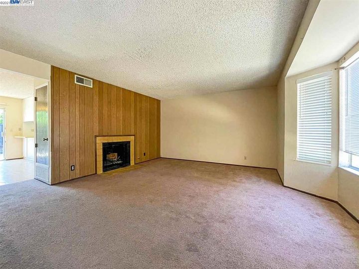 832 Royal Ann, Concord, CA, 94518 Townhouse. Photo 3 of 31