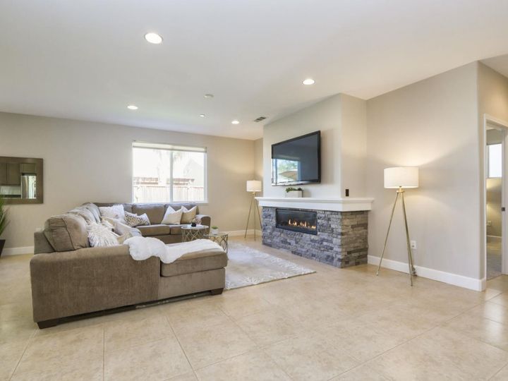 9534 Rodeo Dr, Gilroy, CA | . Photo 11 of 40