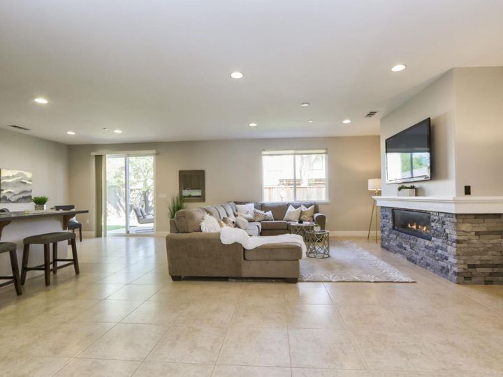 9534 Rodeo Dr, Gilroy, CA | . Photo 10 of 40