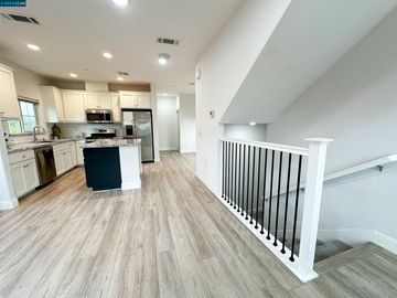 1250 Detroit Ave #1, Concord, CA, 94520 Townhouse. Photo 4 of 32
