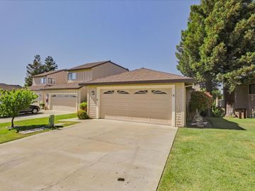 131 Joes Ln, Hollister, CA, 95023 Townhouse. Photo 2 of 50