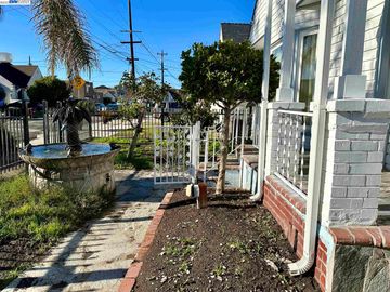 1839 W 108th Ave, Oakland, CA | Durant Manor. Photo 5 of 15