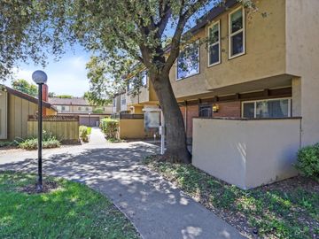 2320 Meadowmont Dr, San Jose, CA, 95133 Townhouse. Photo 6 of 50