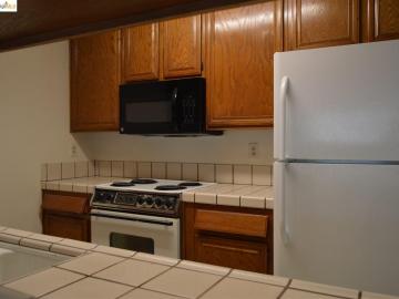 3050 Peppermill Cir, Pittsburg, CA, 94565 Townhouse. Photo 5 of 18
