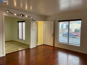 363 Trumbull St, San Francisco, CA | Excelsior. Photo 3 of 29