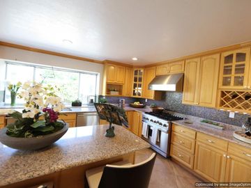 390 Biscayne Ave, Foster City, CA | . Photo 4 of 9