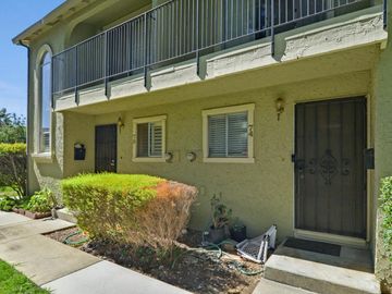 74 Meadowbrook Ave, Pittsburg, CA, 94565 Townhouse. Photo 3 of 32